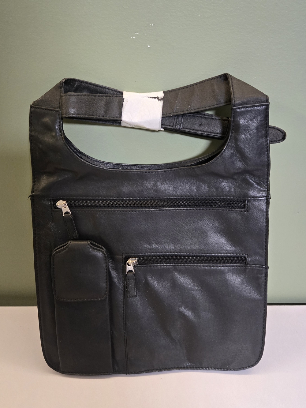 NWOT Bentley Genuine Leather Travel Organizer Crossbody Bag – Black